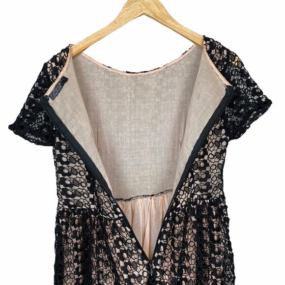 Topshop 90s Fit and Flare Black Crochet Lace Short Sleeve Skater Dress Size 8 - Picture 2 of 5